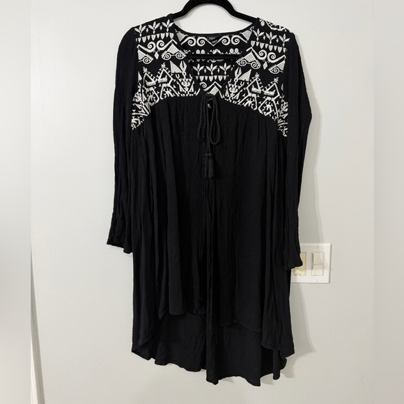 torrid Other - Torrid Black and White Embroidered cover up